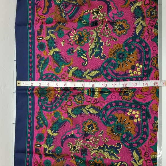 The Specialty House Scarf Made in Italy - Picture 4 of 9